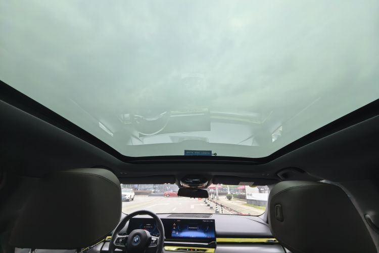 BMW i5 2024 car image #31