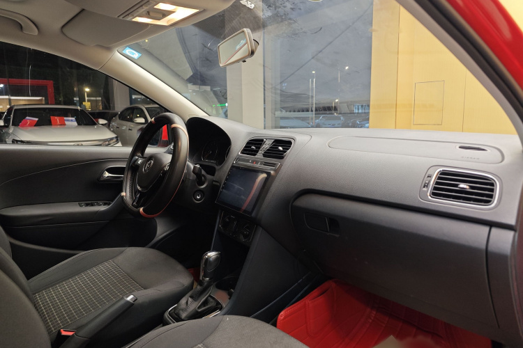 Polo 2018 car image #31