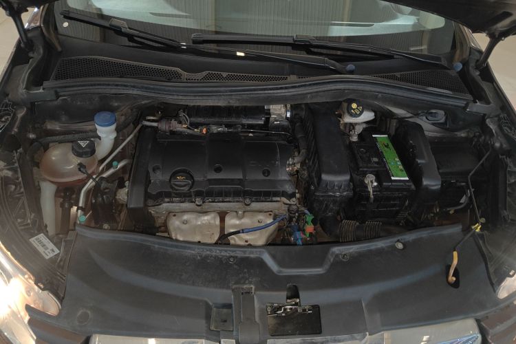 Peugeot 2008 2016 car image #31