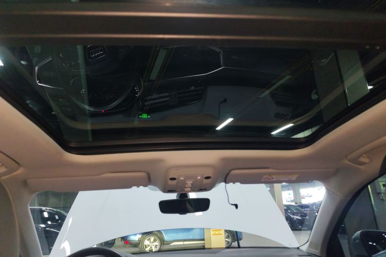 Audi Q3 2019 car image #31