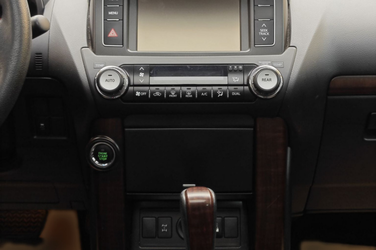 Toyota Land Cruiser Prado 2017 car image #31