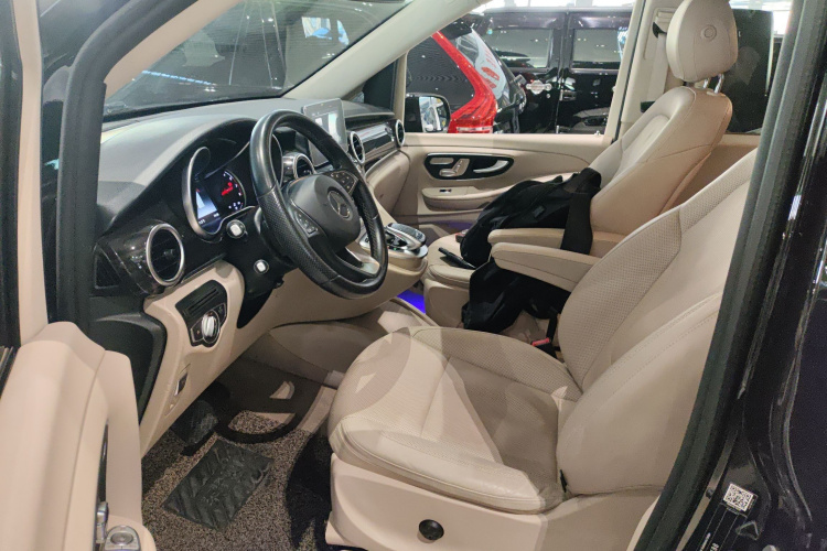 Mercedes-Benz V Class 2018 #31 Mercedes-Benz V Class 2018 car image #31