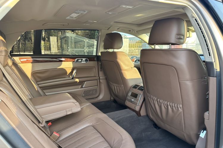 Volkswagen Pheaton 2012 immagine di auto #31