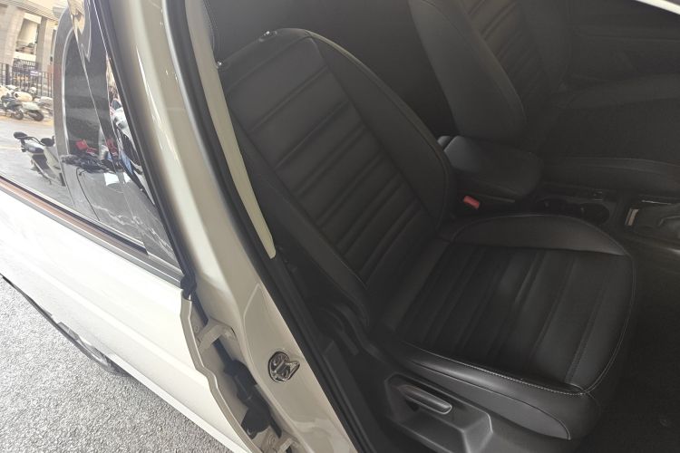 Volkswagen Touran 2019 #31 Volkswagen Touran 2019 car image #31