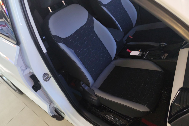 VS5 2023 car image #31