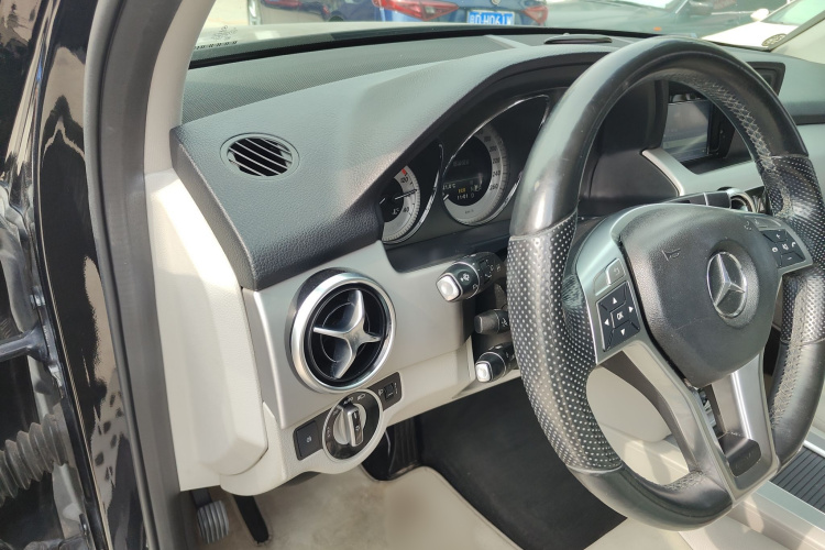 Mercedes-Benz GLK Class 2015 car image #31