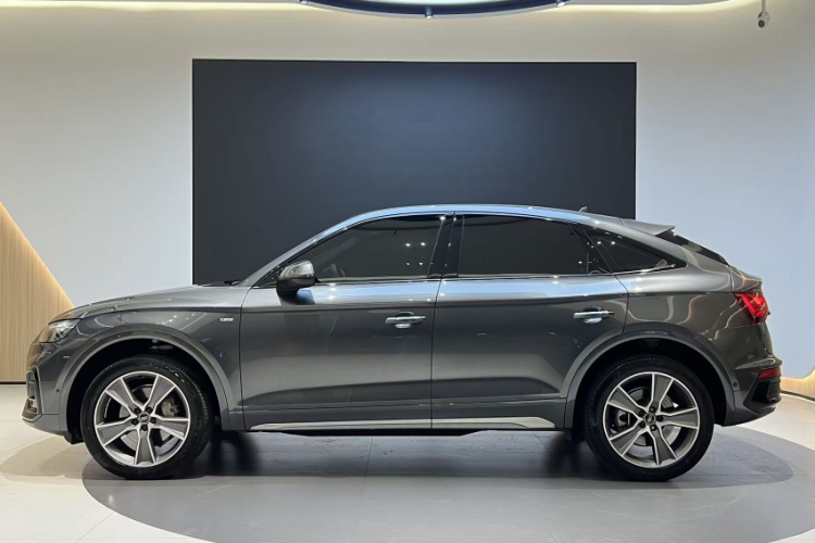 Audi Q5L Sportback 2023 immagine di auto #31