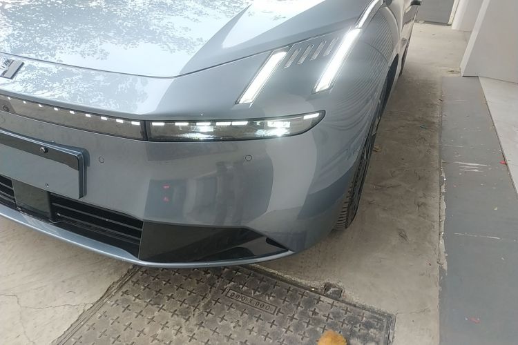 Lynk & Co 2025 car image #31