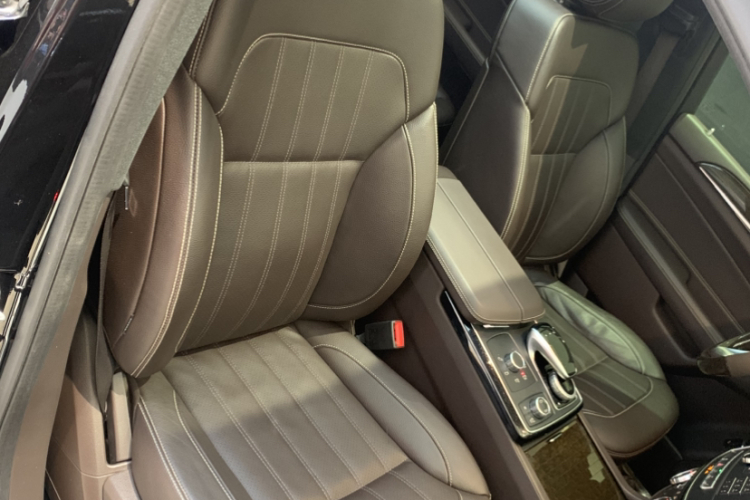 Mercedes-Benz GLS Class 2018 car image #31