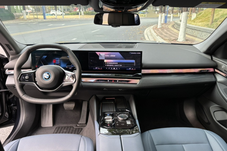 BMW i5 2024 car image #31