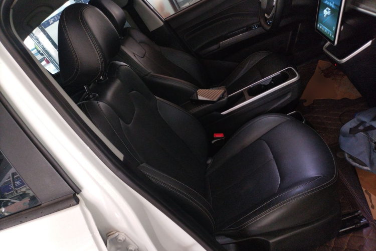 哪吒汽车 哪吒V 2023 #31 哪吒汽车 哪吒V 2023 汽车图片 #31