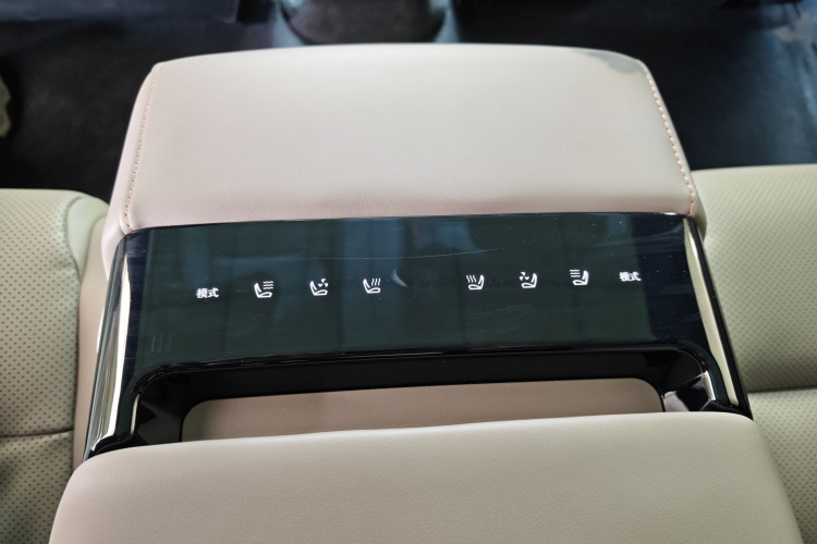 Lynk & Co 2024 car image #31