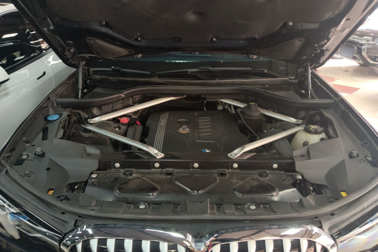 BMW X7 2020 car image #31