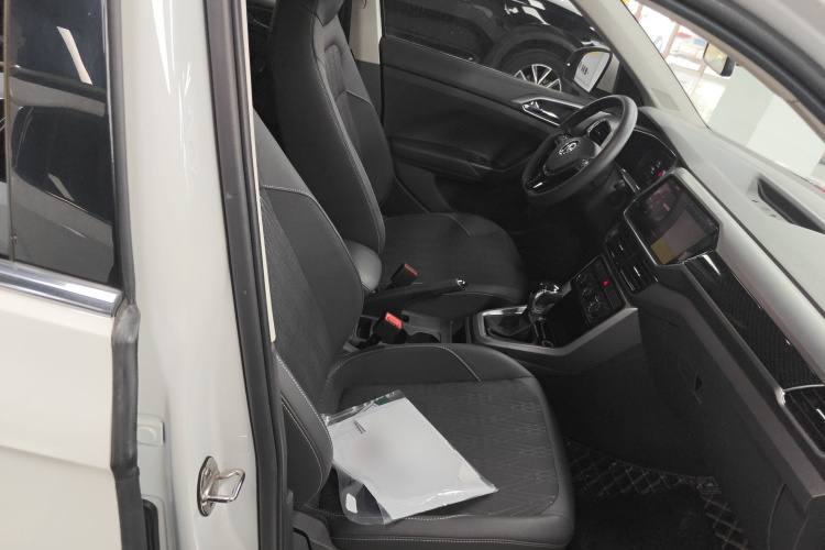 Volkswagen T-Cross 2022 car image #31
