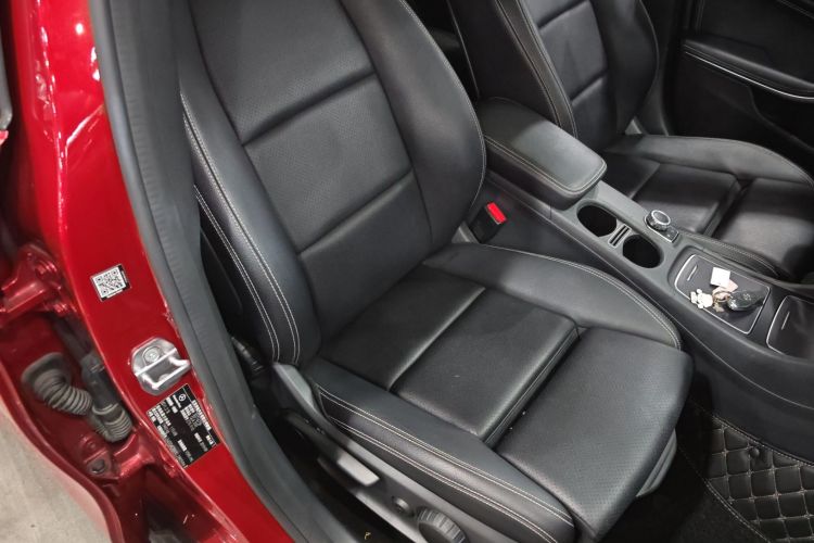 Mercedes-Benz GLA Class 2020 car image #31