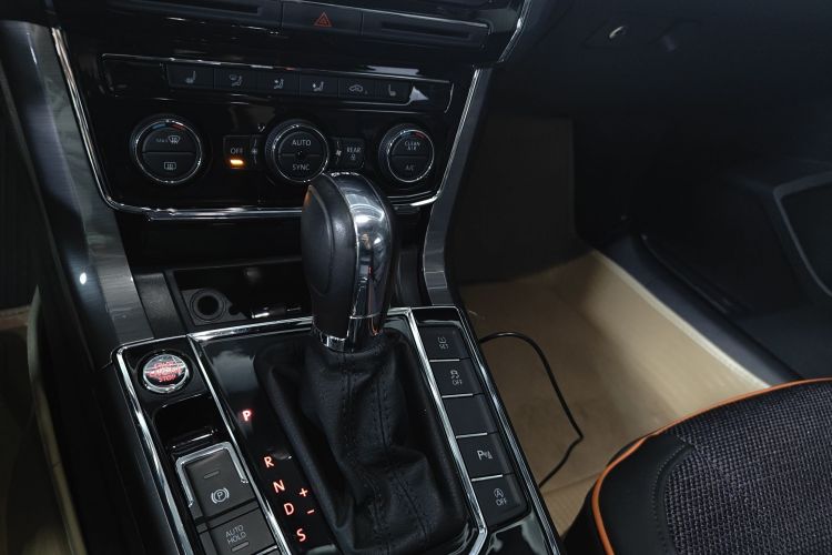 Volkswagen Passat 2018 car image #31