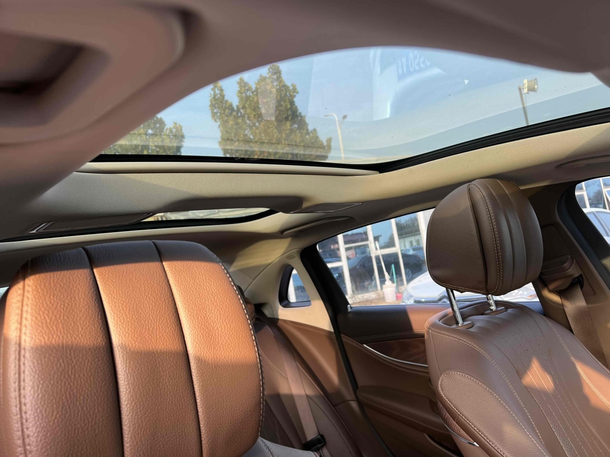 Mercedes-Benz E Class New Energy 2022 car image #31