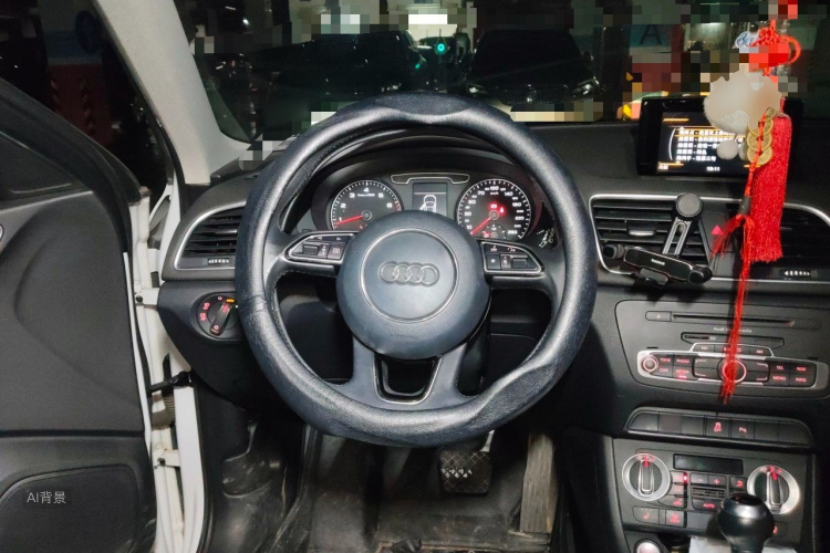 Audi Q3 2016 car image #12