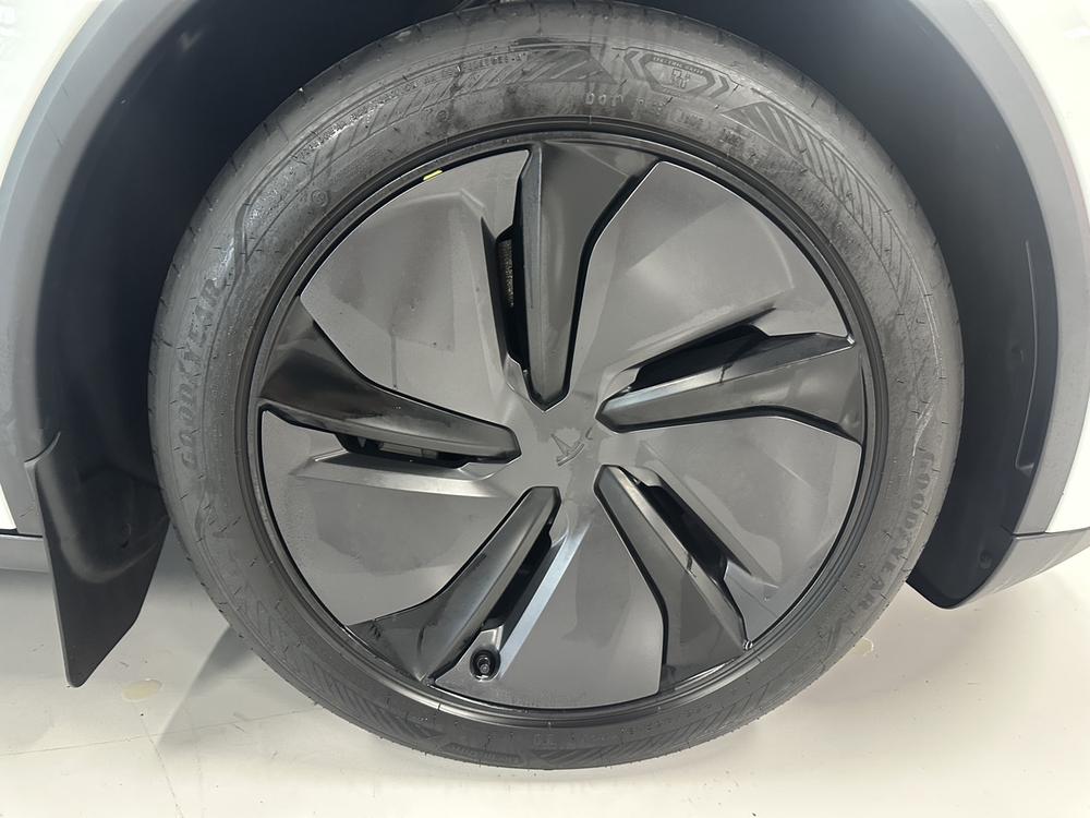 Tesla Model Y 2026 car image #13