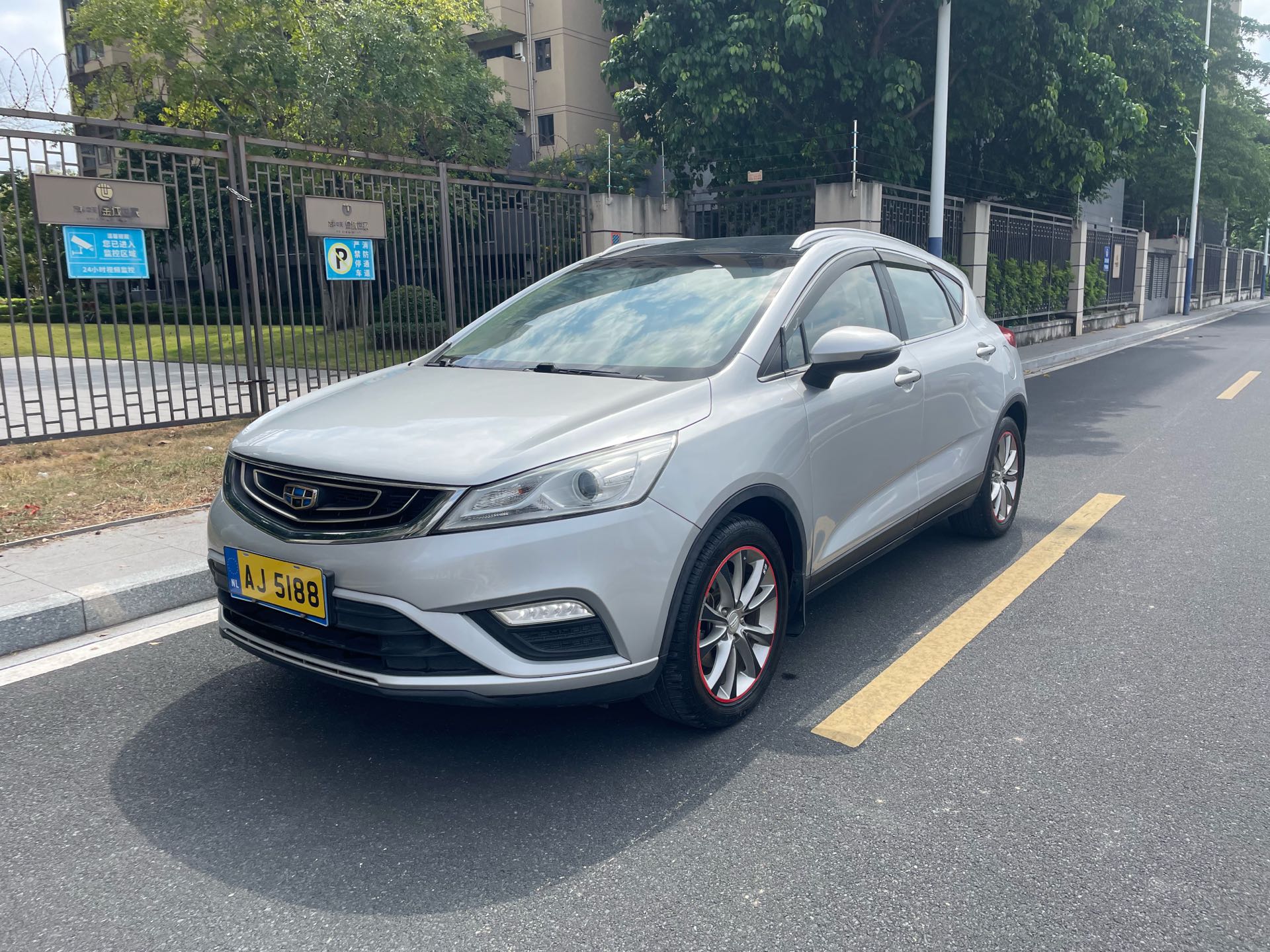 GEELY Emgrand GS 2016 GEELY Emgrand GS 2016 immagine di auto