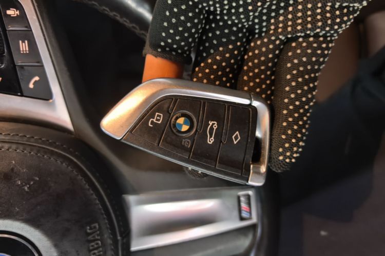 BMW 3 Series 2020 car image #9