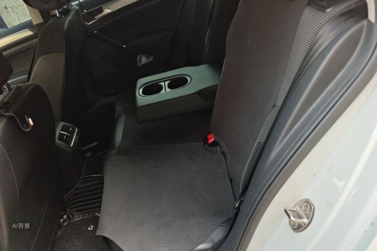 Volkswagen Golf 2018 car image #19