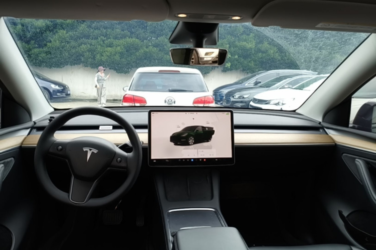 Tesla Model Y 2022 #10 Tesla Model Y 2022 car image #10