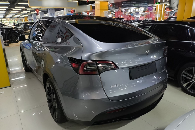 Tesla Model Y 2024 #7 Tesla Model Y 2024 car image #7