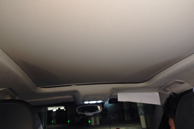 Audi Q3 2015 car image #18