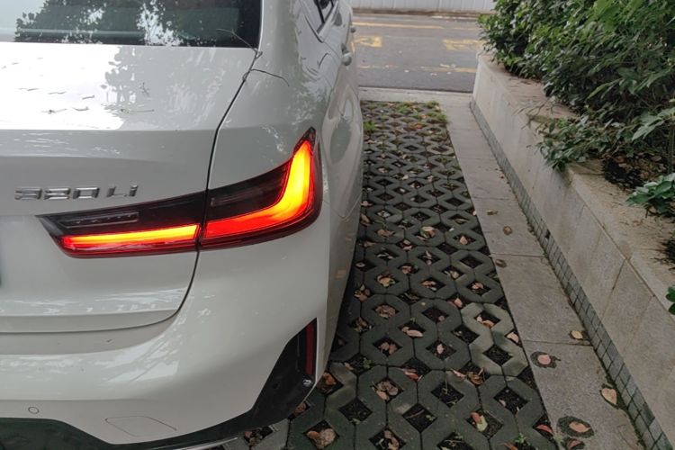 BMW 3 Series 2024 car image #8