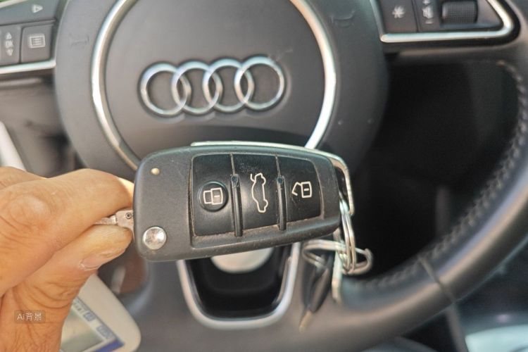 Audi Q3 2019 car image #10