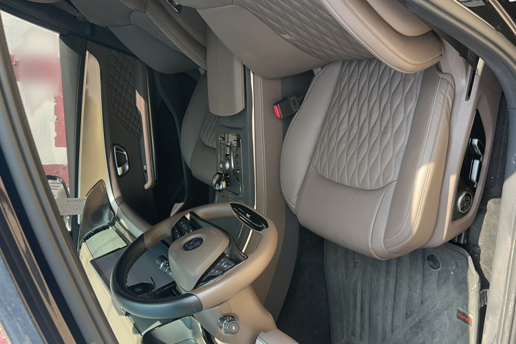 BYD Han 2023 car image #11