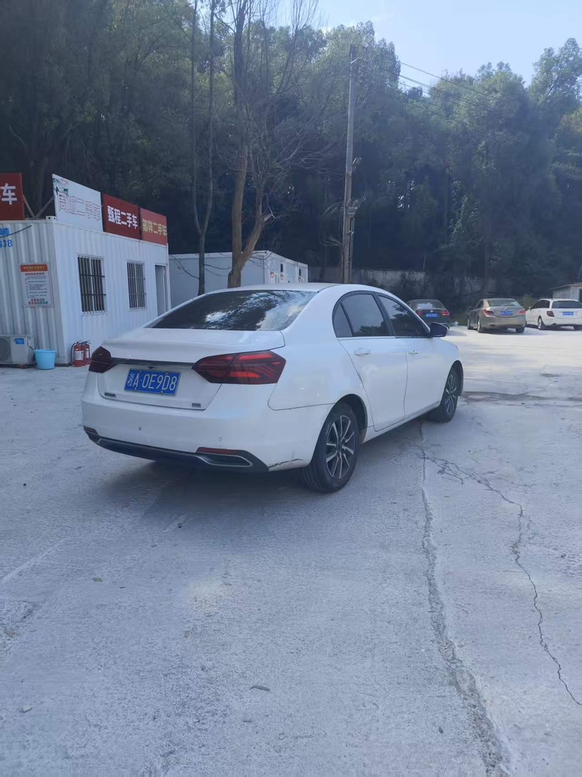 GEELY Emgrand 2019 صورة سيارة #3