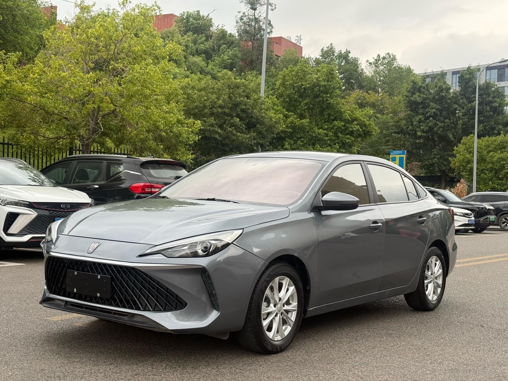 Roewe i5 2024 Roewe i5 2024 car image
