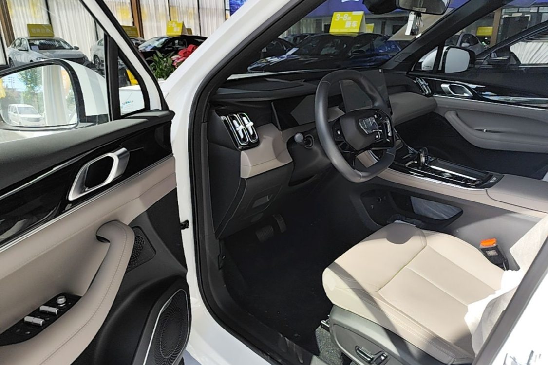 GEELY Boyue L 2026 #17 GEELY Boyue L 2026 car image #17