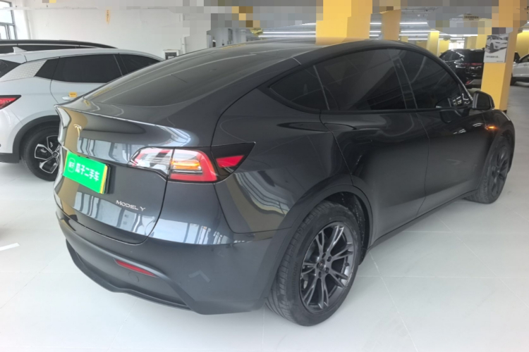 Tesla Model Y 2024 car image #5