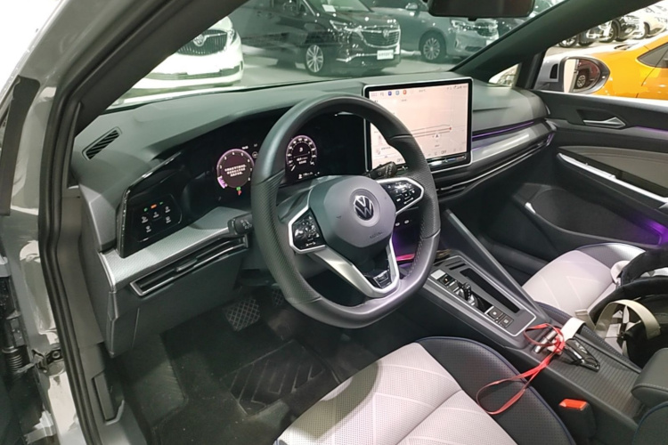 Volkswagen Golf 2026 immagine di auto #10