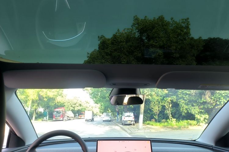 Tesla Model 3 2025 car image #18