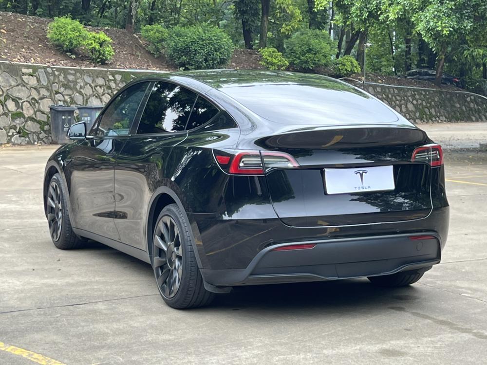 Tesla Model Y 2022 car image #4