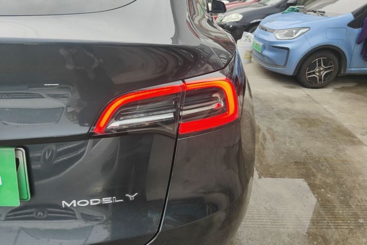 Tesla Model Y 2024 car image #8