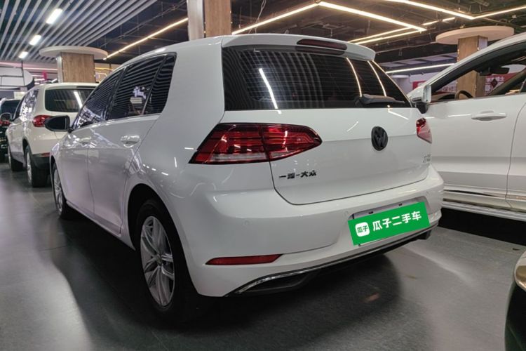 Volkswagen Golf 2019 car image #5