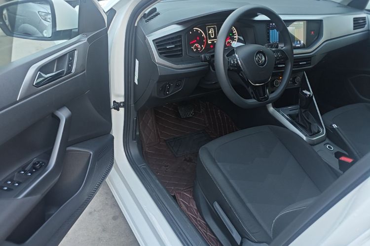 Volkswagen Polo 2020 car image #12