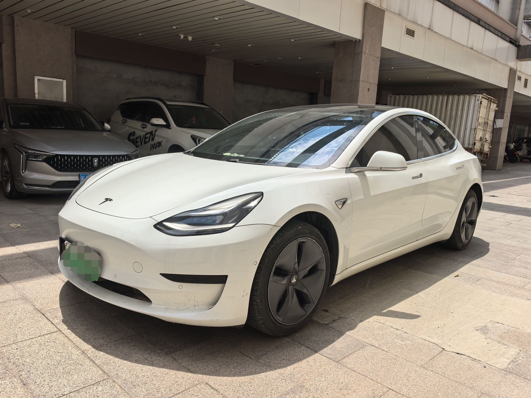 Tesla Model 3 2020 car image 