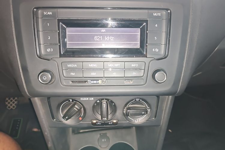 Volkswagen Polo 2016 #13 Volkswagen Polo 2016 car image #13