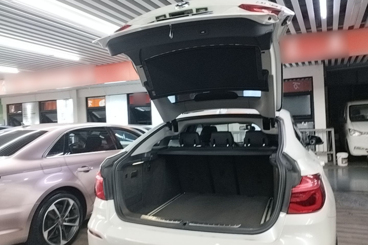 BMW 3 Series GT 2018 car image #19