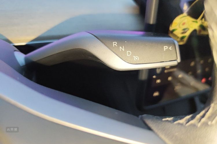Tesla Model Y 2021 car image #16