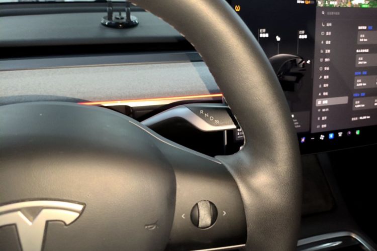 Tesla Model Y 2024 #14 Tesla Model Y 2024 car image #14