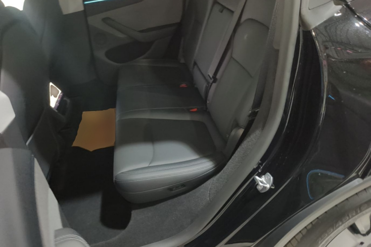Tesla Model Y 2025 car image #17