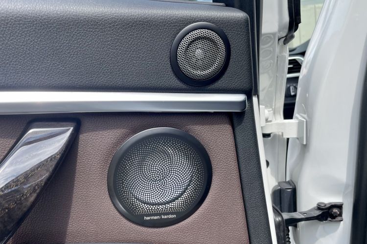 BMW 3 Series 2018 #16 BMW 3 Series 2018 car image #16