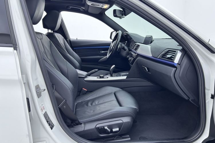 BMW 3 Series 2018 #13 BMW 3 Series 2018 car image #13